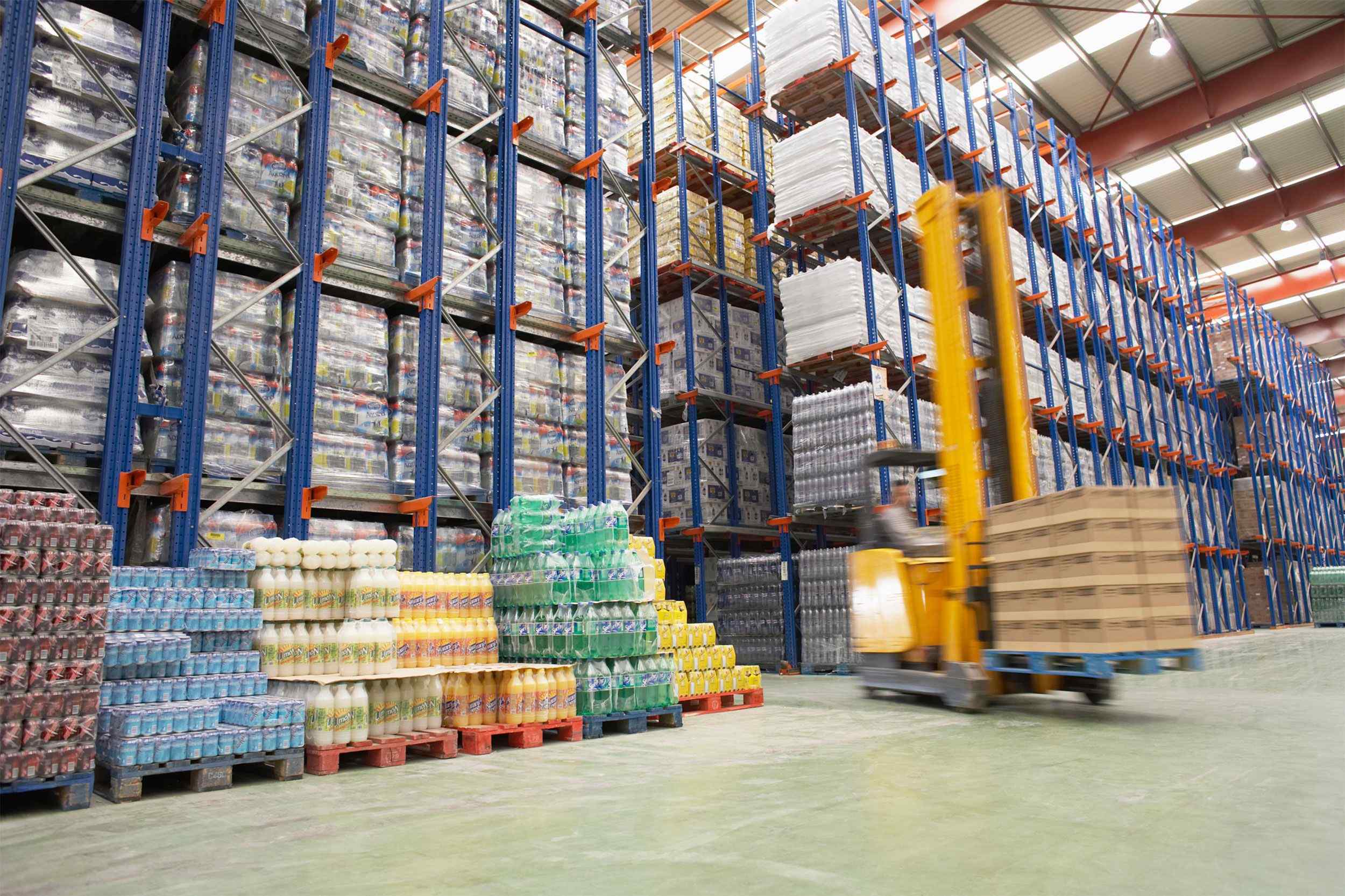 https://freshfreezingagro.com/wp-content/uploads/2015/09/Warehouse-and-lifter.jpg